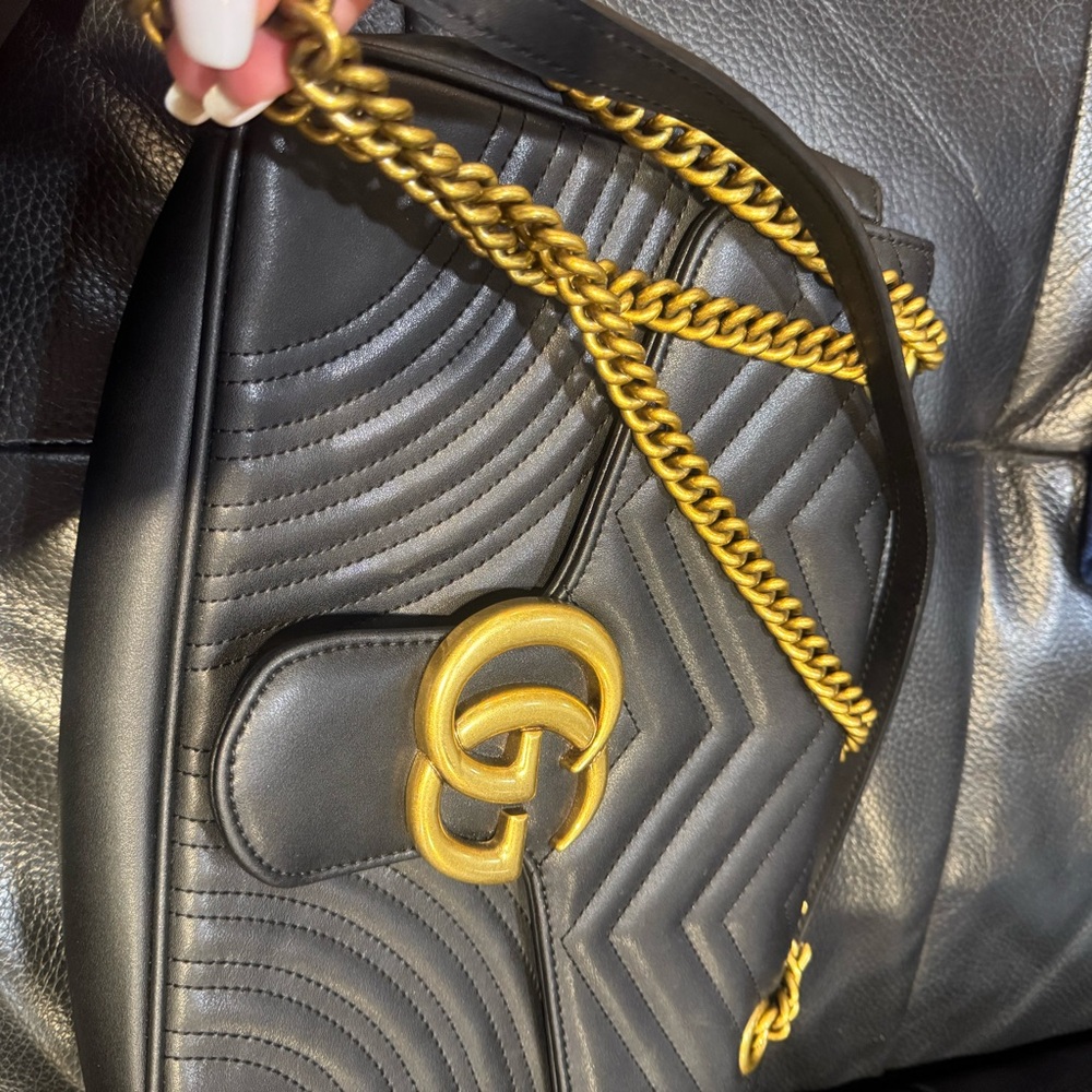 Gucci Black Leather Shoulder Bag with Gold Chain - Picture 2 of 10